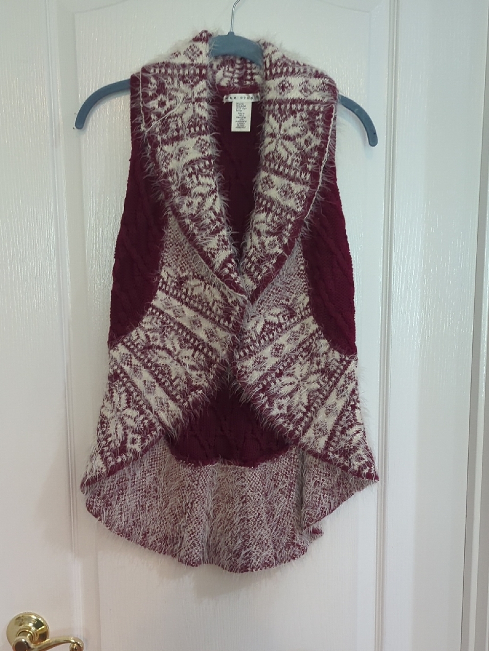 Max Studio Maroon & Cream Fuzzy-Trim Knit Vest Kids Sz L